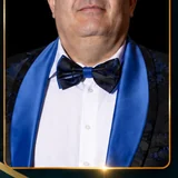 Portrait of Alex Amirian