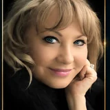 Portrait of Audrey Steidl